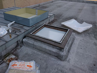 板金で作った箱型の蓋