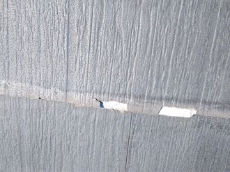 剥がれ出す屋根材