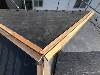 貫板を取り付けた大棟と隅棟