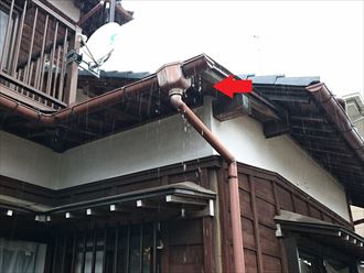 八王子市川町で雨天時に雨樋点検