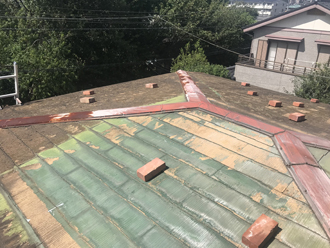 かなり劣化の進んだスレート屋根