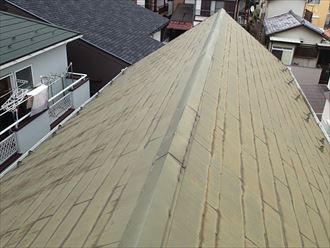 急勾配のスレート屋根