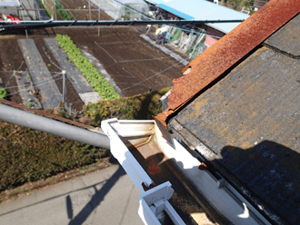 金属製のけらば水切りが錆びている