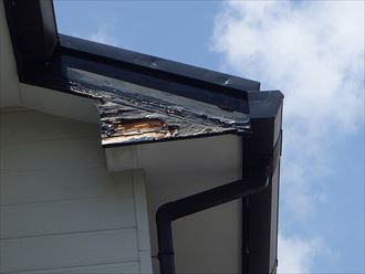 破風板の剥がれ