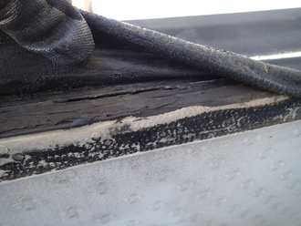 吸水して劣化した下地