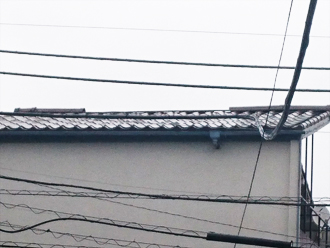 飛散した棟瓦の様子