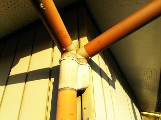 割れが見える寄せ桝