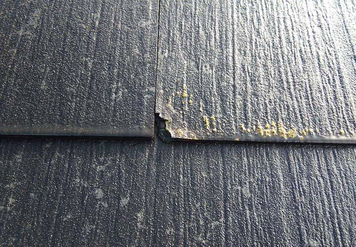 スレート屋根の劣化部分