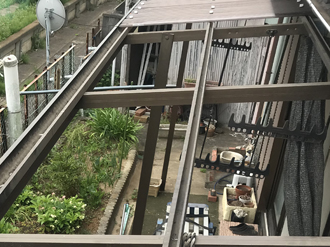 破損した波板を撤去していきます