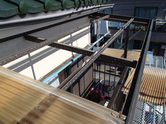 古い波板の撤去