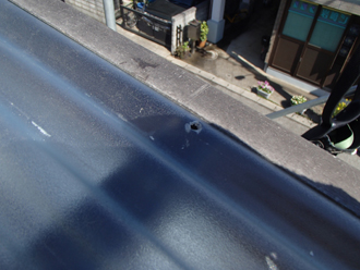 位置を決めて穴をあけていく