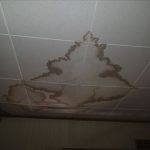 屋根からの雨漏りによる雨染み