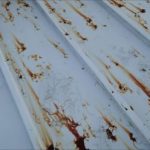 君津市岩出　屋根に錆の発生