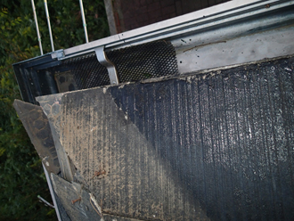 破損したスレート