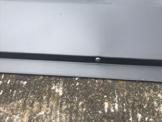 ステンレス製ビスで固定