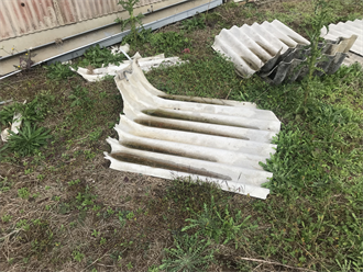 大波スレート破損