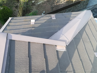 塗膜が劣化したスレート屋根