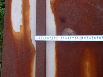 こちらの瓦棒も縦の錆流れ