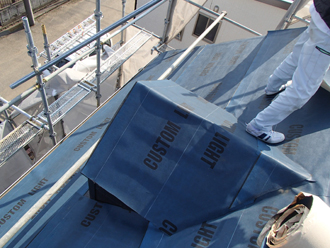 出窓に防水紙設置