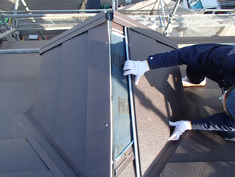 出窓にスーパーガルテクトを葺く