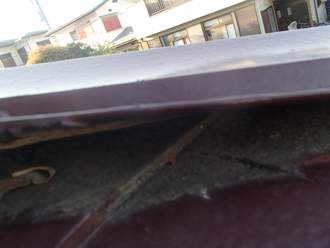 棟板金が大きく反っています