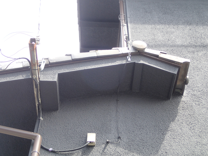 グレーのモルタル壁