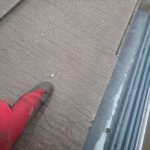 スレートの露出した素地