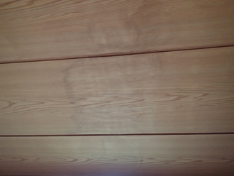 一階の天井の雨漏り跡