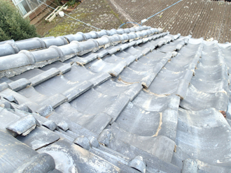 ズレまくっている瓦