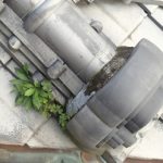 草が生えた下り棟