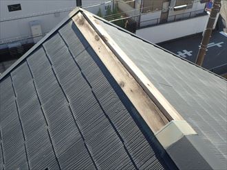 稲城市長峰で棟板金の飛散