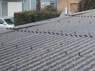 反りが出ている大波スレート