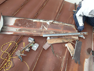 金属を剥がしていく