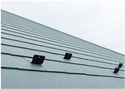 スレート屋根の縁切り部分に設置する雪止め金具