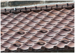 瓦と交換して設置する雪止め瓦