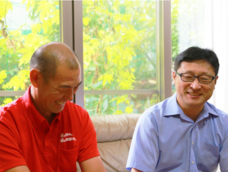 シェアテック営業とお客様のインタビューの様子