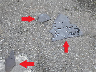 防水紙が飛散した様子