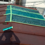 ブルーシートで養生