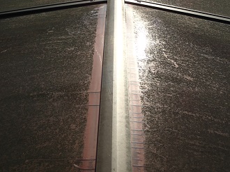 劣化によるひびが見られるポリカ