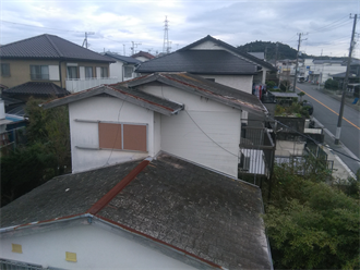 近隣の屋根の破損