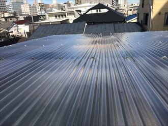 波板を固定するフックボルト