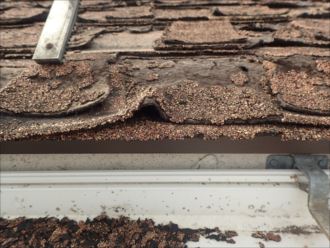 君津市　屋根材の変形