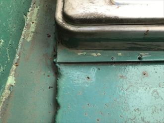 避難ハッチとの取り合い