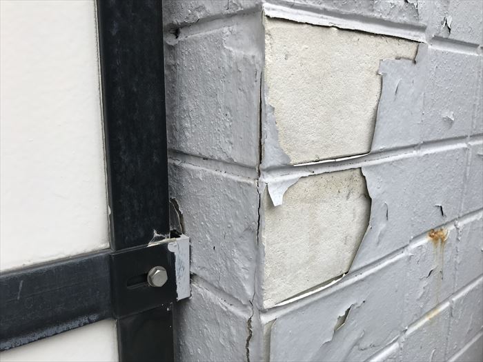 塗膜の剥がれによる雨漏り