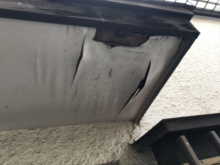 軒天の剥がれとカビ