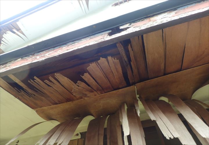 木更津市　庇の傷み
