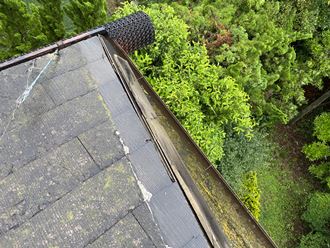 破損した棟板金