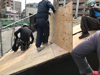 野地板増し張り作業