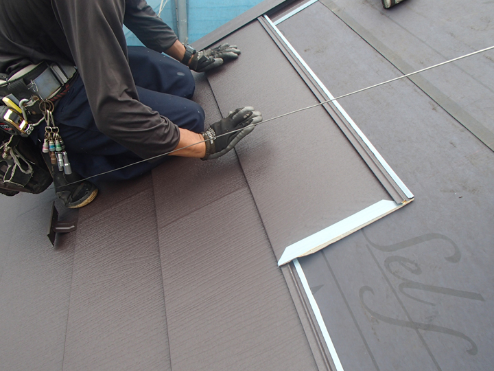 ルーフィングシートは屋根材の下