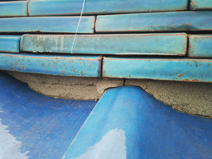 棟土が見えている